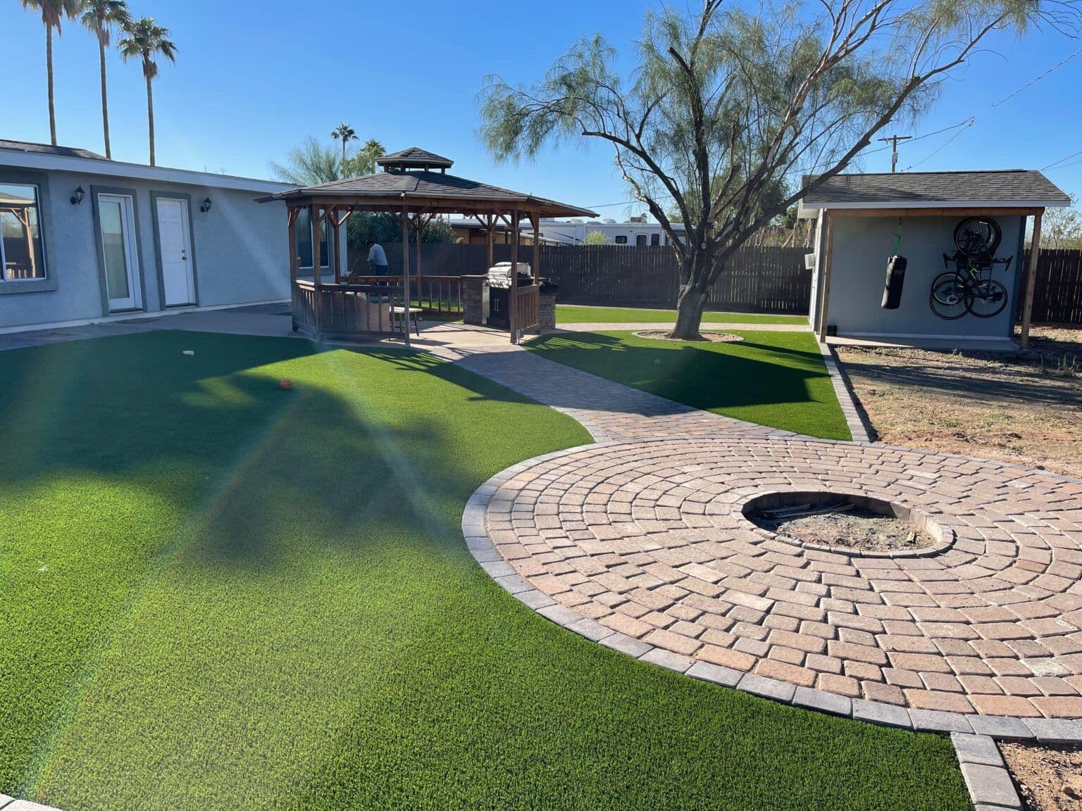 backyard-fake-grass-designs-az-min-1536x1152