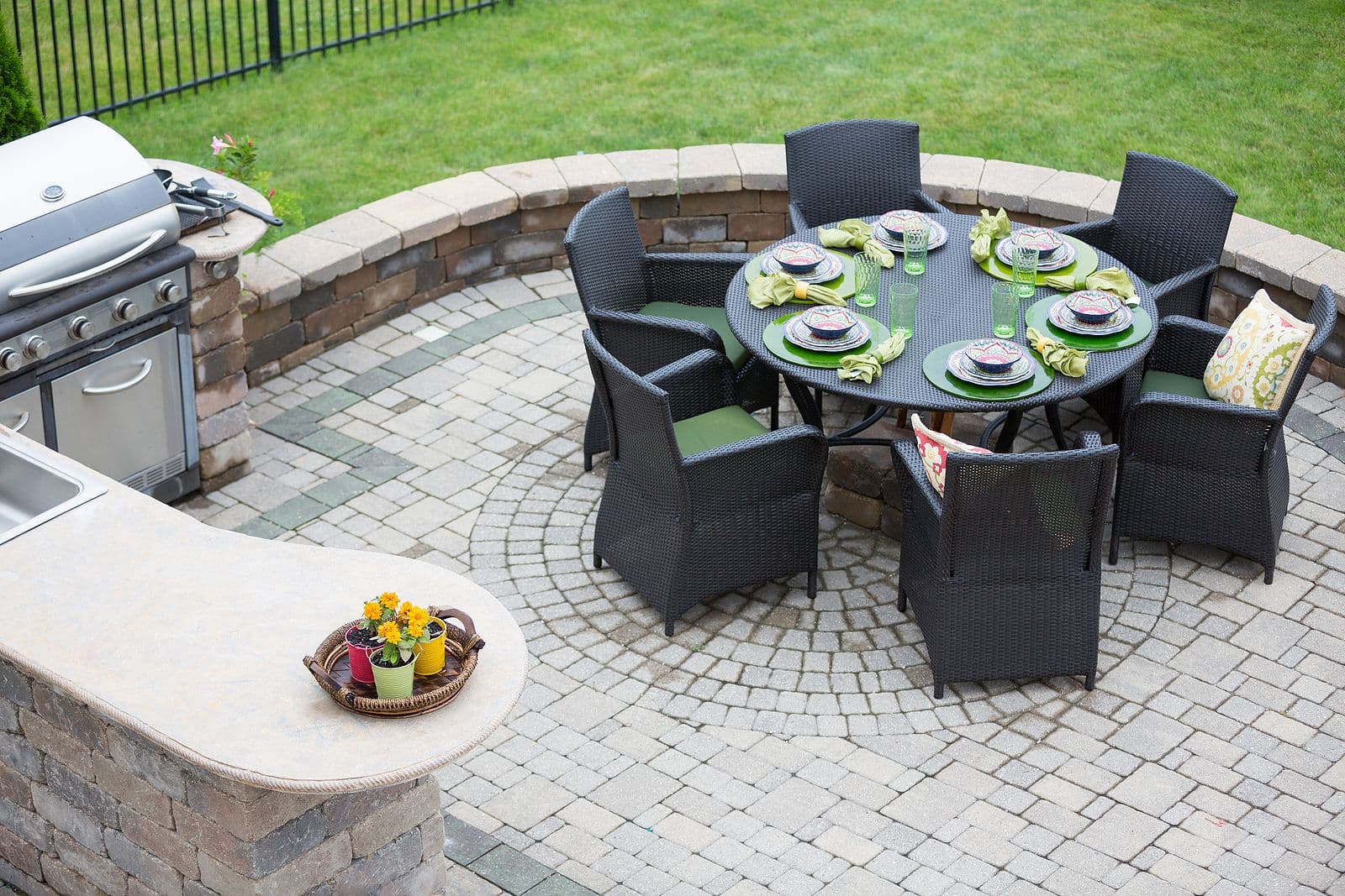 Elegant-Outdoor-Living-Space