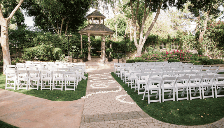 transforming-commercial-spaces-with-artificial-turf-grass-installations-1-768x437