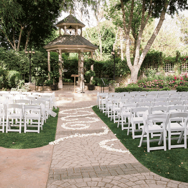 transforming-commercial-spaces-with-artificial-turf-grass-installations